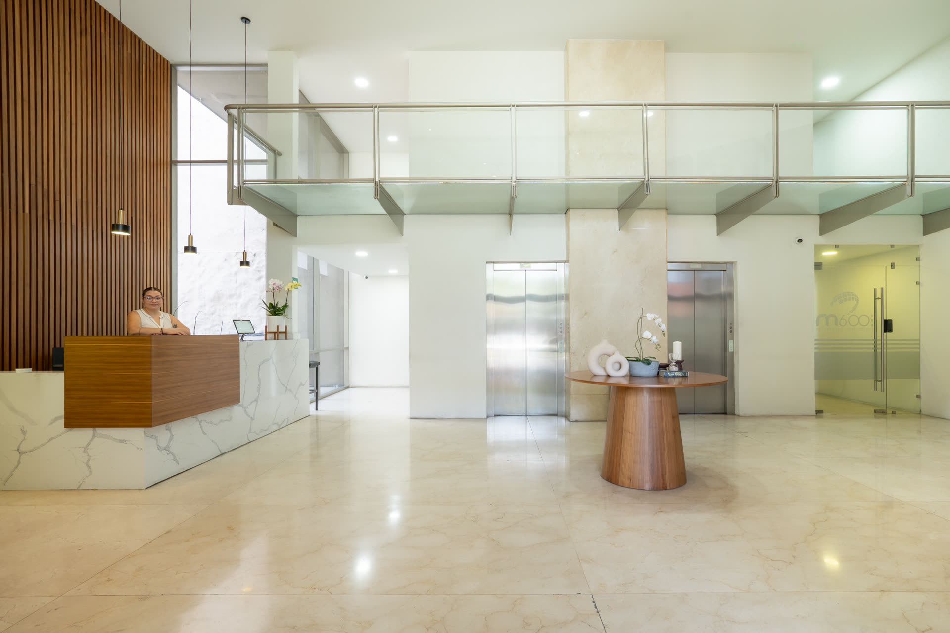 Lobby y recepción de RM601